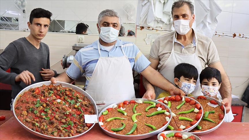Osmanlı lezzeti 'Kilis tavası' iftar sofralarını şenlendiriyor