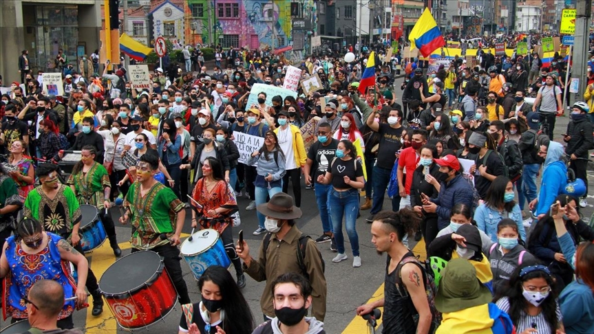 Continúan manifestaciones en Colombia en contra del proyecto de reforma tributaria del Gobierno