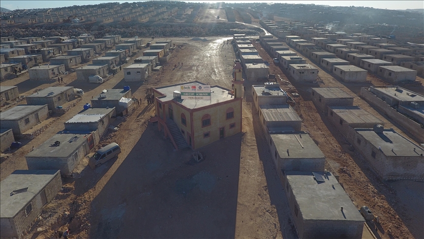 Turkish NGOs build briquette houses for Syrians