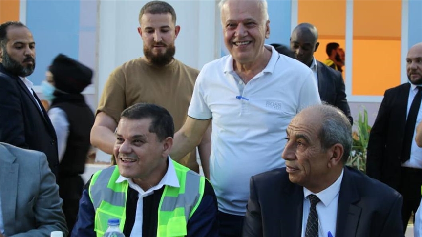 ليبيا.. الدبيبة يشارك مهندسي "أنكا" التركية إفطارهم الرمضاني