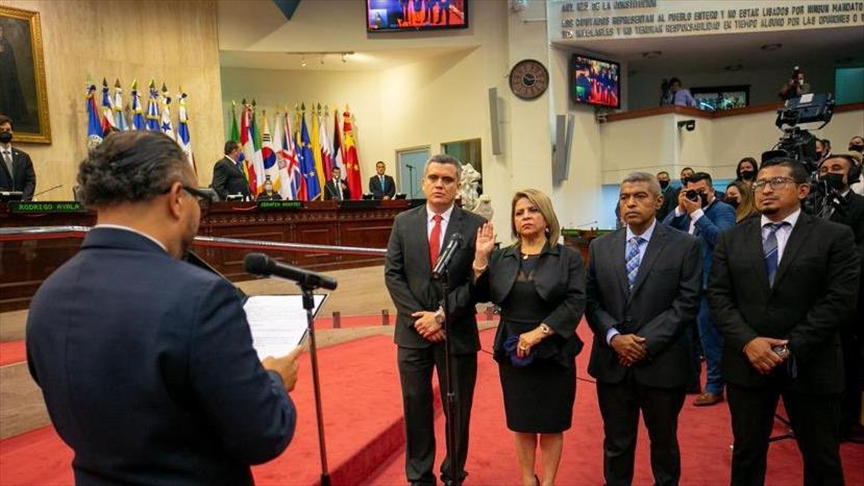 Human Rights Watch y la OEA rechazan la destitución de jueces de la Corte Suprema y del fiscal general en El Salvador