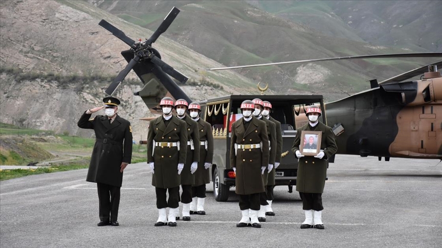 Pençe-Yıldırım Operasyonu'nda şehit olan asker için Hakkari'de tören düzenlendi