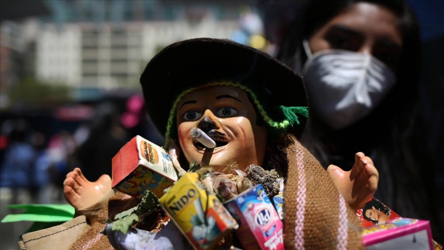 La singular festividad boliviana en la que se compran réplicas en miniatura de aquello que más se anhela