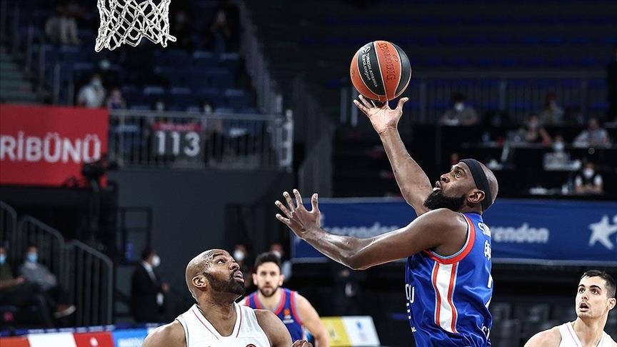 Баскетболисты “Анадолу Эфес” вышли в “Финал четырех” Евролиги   