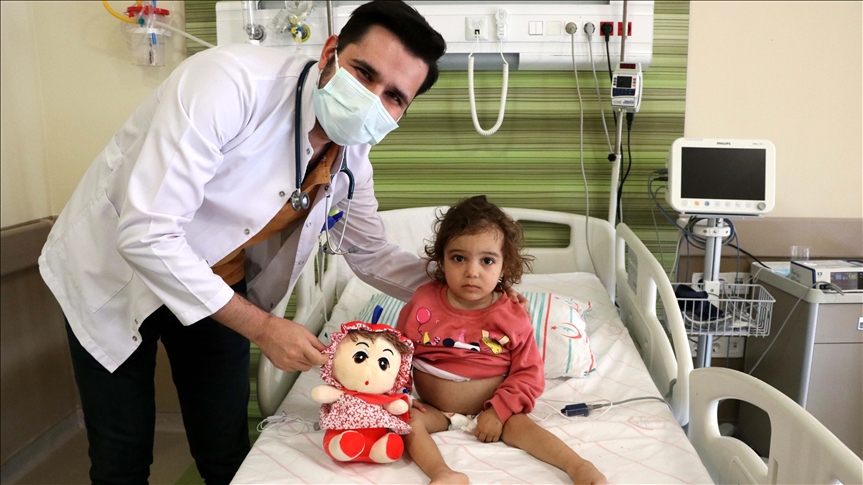 Suriyeli küçük Hanaa'yı kan bağışçılarının duyarlılığı hayata bağlıyor 