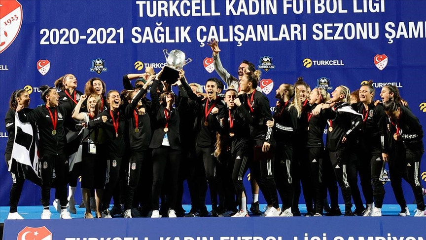 Turkcell Kadın Futbol Ligi'nde Beşiktaş Vodafone şampiyon oldu