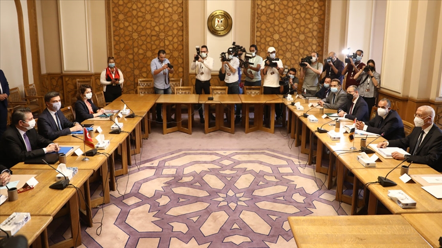 Türk ve Mısır dışişleri heyeti arasındaki siyasi istişareler Kahire'de başladı