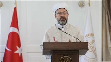 Diyanet İşleri Başkanı Erbaş: Camilerimiz kadın erkek ayrımı olmaksızın herkese açıktır