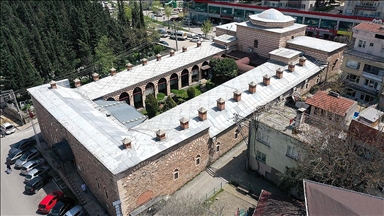osmanli nin ilk hastanesi yildirim darussifasi goz hastalarina sifa dagitiyor