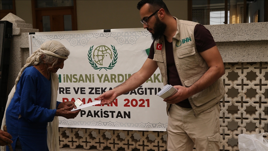 Турецкие благотворители оказали помощь 200 семьям в Пакистане