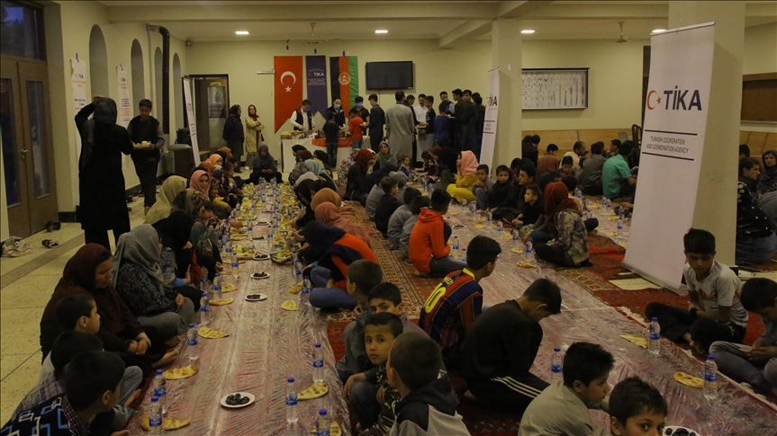 "تيكا" التركية تقيم مأدبة إفطار لـ 255 يتيما بأفغانستان