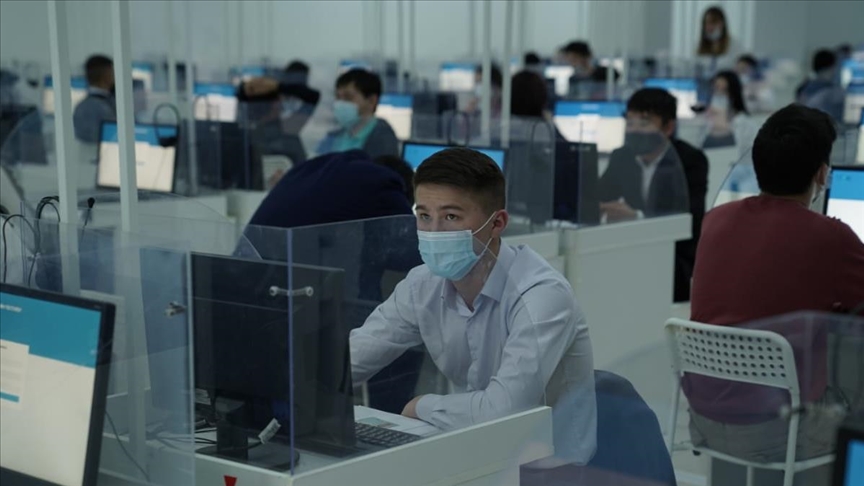 Kazakistan’da üniversiteye giriş sınavı ilk kez elektronik ortamda yapılıyor