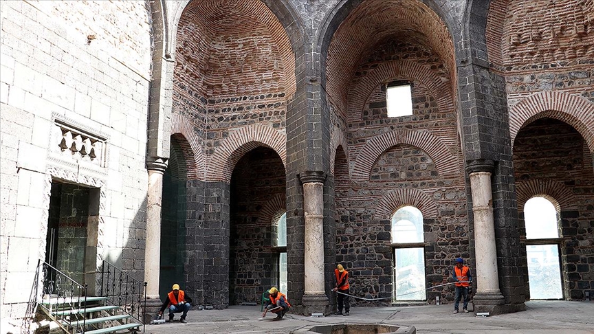 Diyarbakır'da 1800 yıllık Saint George Kilisesi onarılıyor