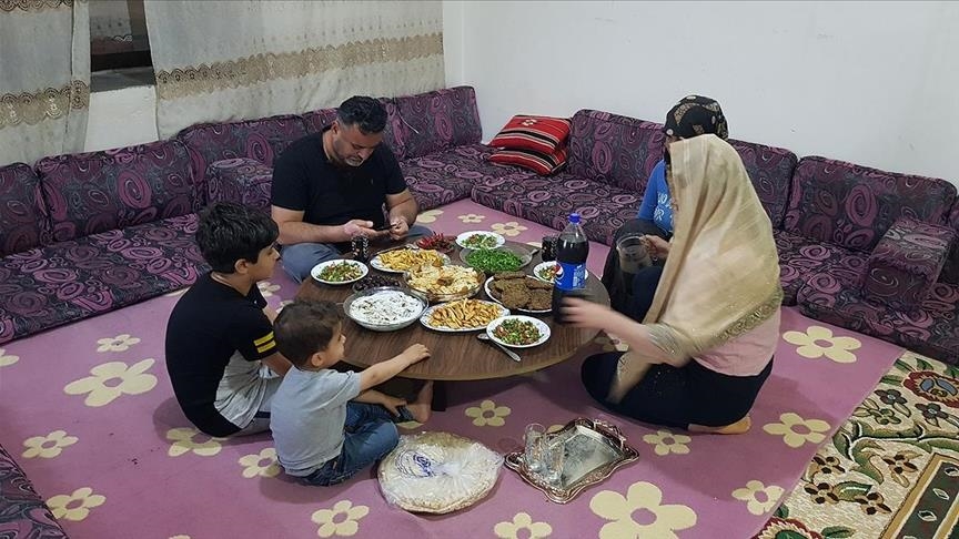 Familja siriane përjeton lumturinë e Ramazanit të parë pas rikthimit në shtëpinë e tyre
