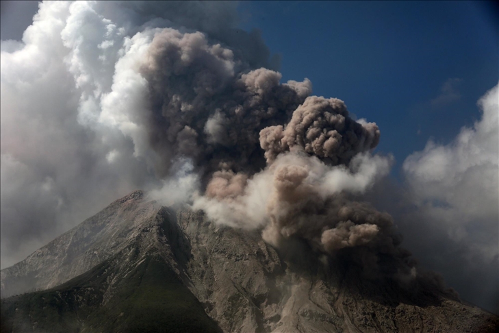 Gunung Sinabung erupsi, tinggi kolom abu capai 2,8 kilometer