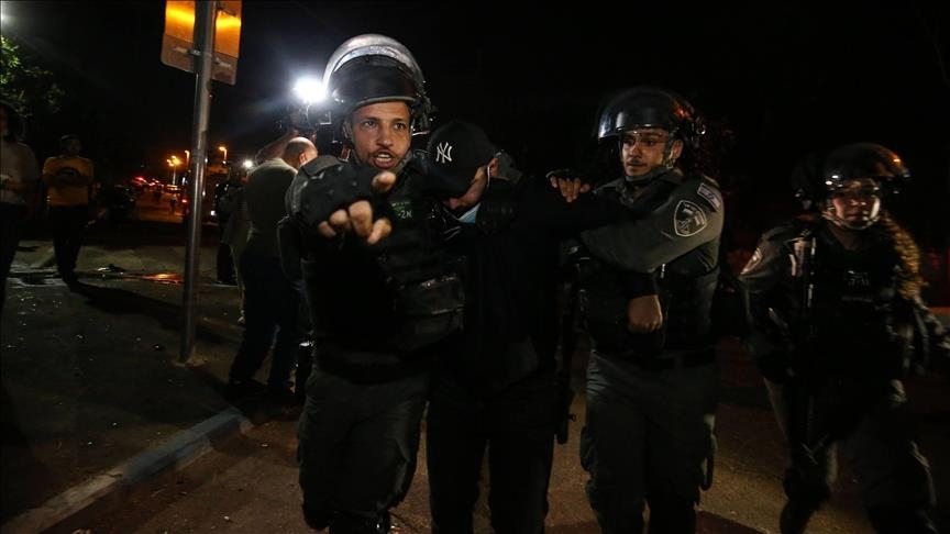 الشرطة الإسرائيلية تعتدي على نواب عرب ومتظاهرين في "الشيخ جراح"