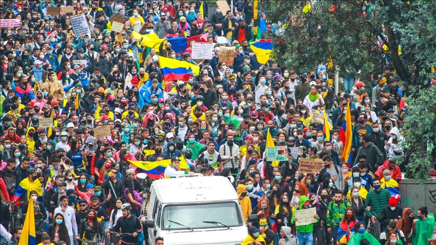 Kolombiya Devlet Başkanı hükümet karşıtı gösterileri görüşmek için muhalefet liderleriyle bir araya geldi