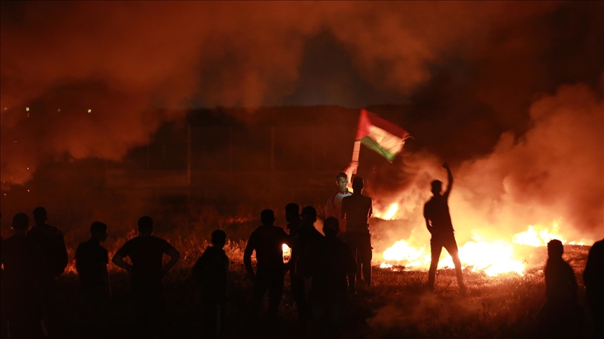 Israël vise les manifestants près de la frontière de Gaza avec des grenades de gaz lacrymogène 