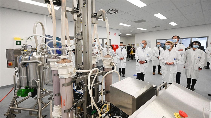 AB'den BioNTech-Pfizer ile 1,8 milyar dozluk aşı sözleşmesine onay