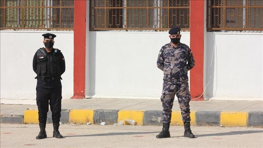 الأردن.. توقيف ضابط وأفراد شرطة "أساؤوا" لعنصر في الجيش
