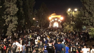 رغم العراقيل الإسرائيلية.. 90 ألفا يحيون ليلة القدر بـ"الأقصى"