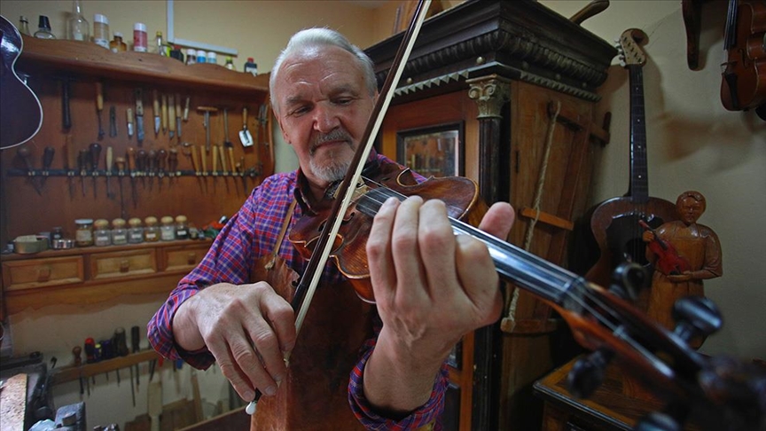 Spaja porodičnu tradiciju, zanat, umetnost i ljubav: Graditelj violina Jan Nemček iz Kovačice poznat širom sveta