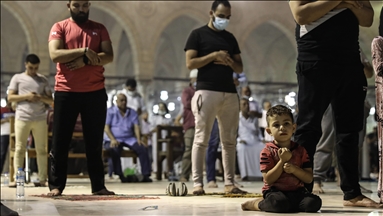 مصر.. الآلاف يتحرون ليلة القدر بأقدم مساجد إفريقيا