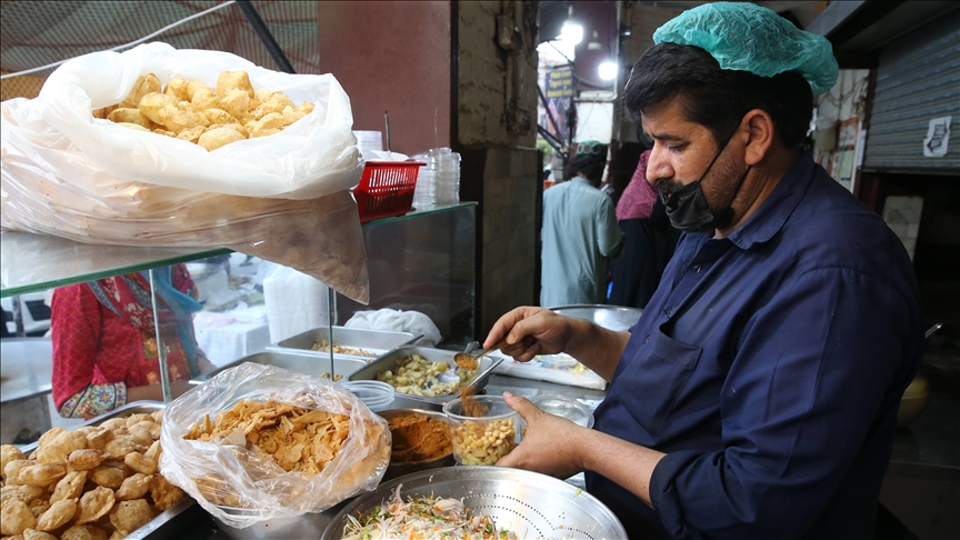 باكستان.. السمبوسة والباكورا وحلوى جلبي تسيطر على موائد رمضان (تقرير)