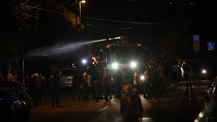 İsrail güçleri Kudüs'teki Şeyh Cerrah Mahallesi sakinlerine destek veren Arap milletvekillerine saldırdı