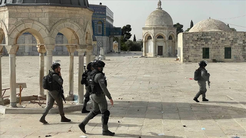 عشرات الإصابات خلال اقتحام قوات الاحتلال الإسرائيلية للمسجد الأقصى