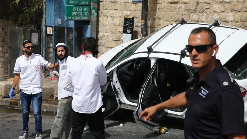 [Vidéo] La police israélienne protège un colon juif qui écrase des Palestiniens