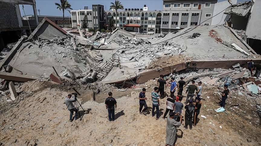 غزة.. إسرائيل تقصف منازل ومدرسة ومصنعا للبلاستيك 