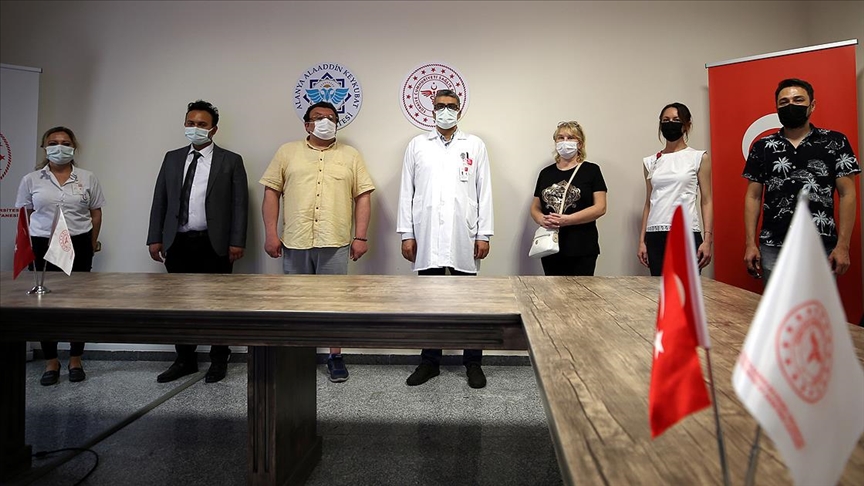Kovid-19'u yenen yerleşik yabancılardan Türk sağlık çalışanlarına övgü