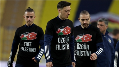 Solidarni sa Palestincima: Fudbaleri Fenerbahcea i Sivasspora u majicama "Oslobodite Palestinu"