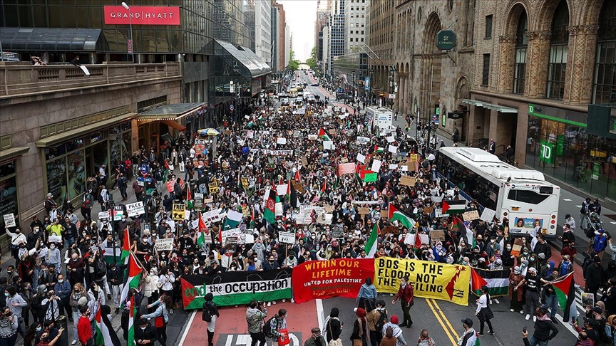 New York'taki İsrail Başkonsolosluğu önünde Filistin'e destek protestosu
