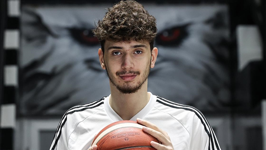 Milli basketbolcu Alperen Şengün NBA draftına katılacağını açıkladı