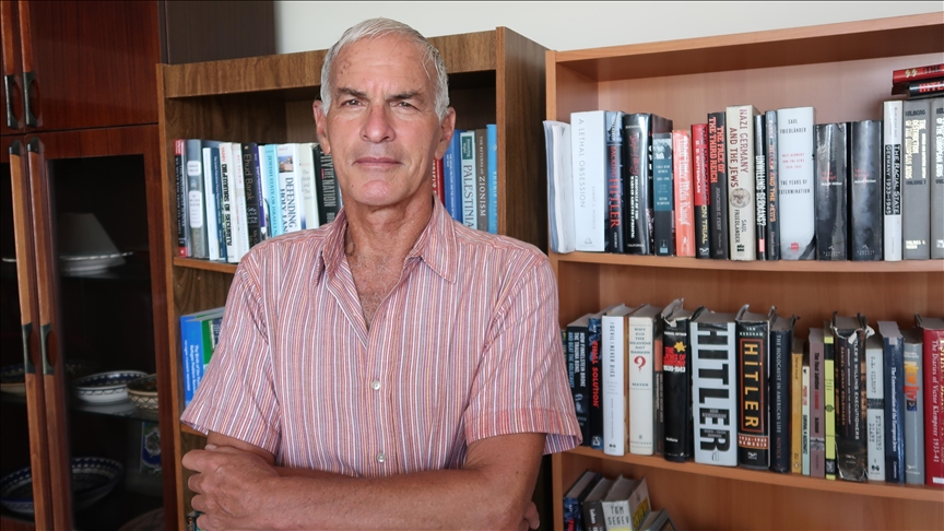 Amerikalı ünlü Yahudi profesör Finkelstein: İsrail sadece savaş suçları işlemiyor, insanlığa karşı suç işliyor