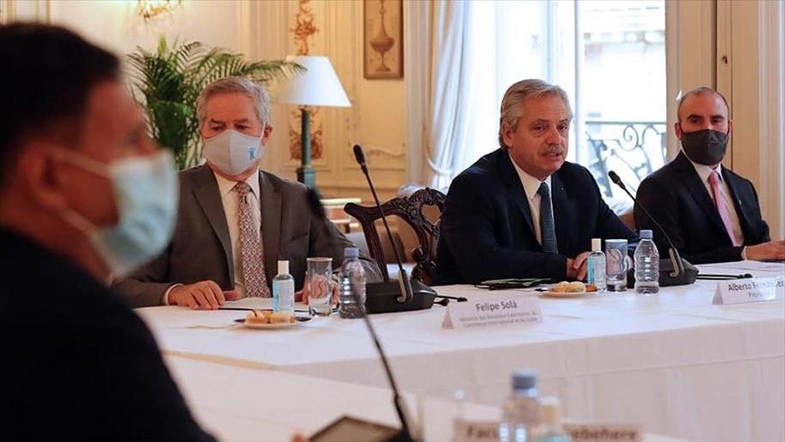 Presidente de Argentina se reunió con empresarios franceses en su gira europea para renegociar la deuda con el FMI