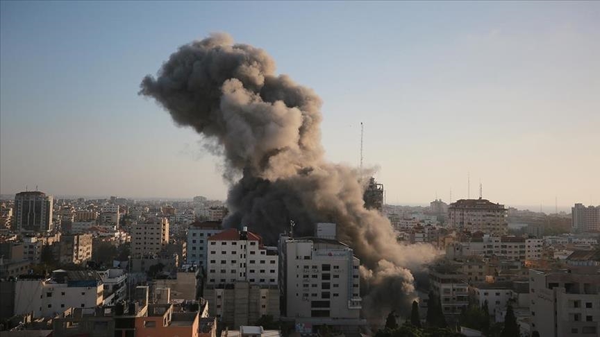 ВВС Израиля нанесли удар по 14-этажному зданию в Газе