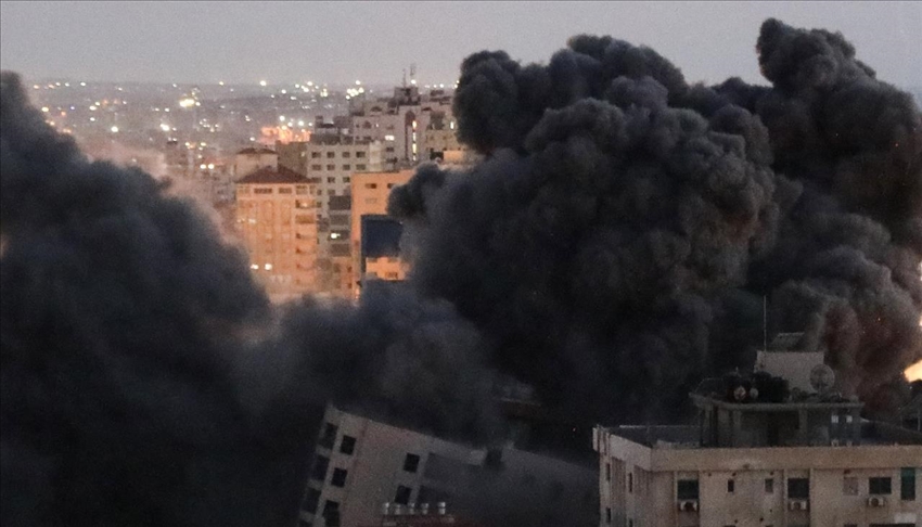 Aviones de combate israelíes destruyen edificio de nueve pisos en Gaza