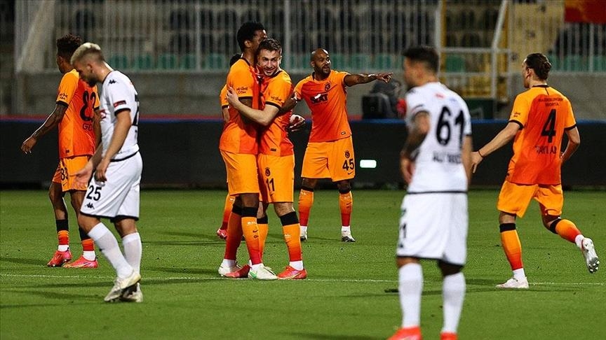 Galatasaray level points with leaders Besiktas before final fixture