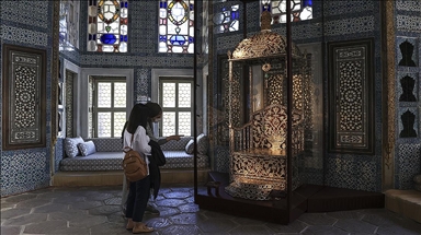 Padişahların bayram merasiminde kullandığı 'Arife Tahtı' Topkapı Sarayı'nda sergilenmeye başlandı