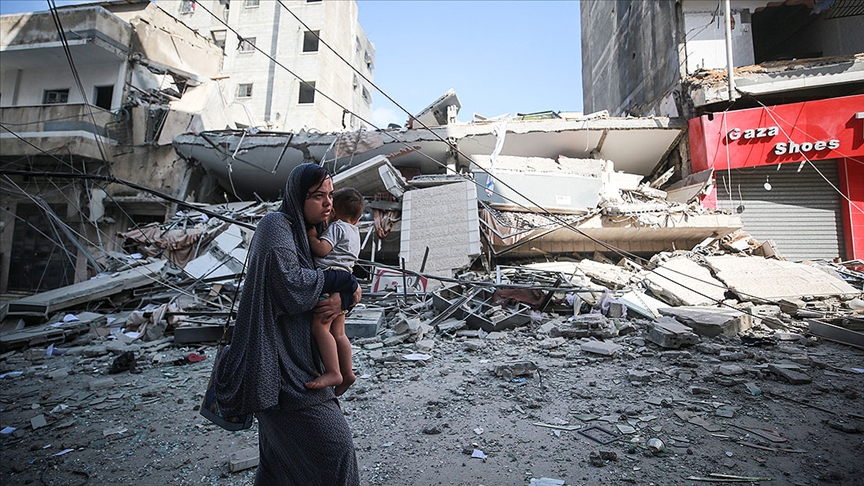 İsrail bombardımanı sonucu Gazze'deki dükkanlarda büyük hasar oluştu