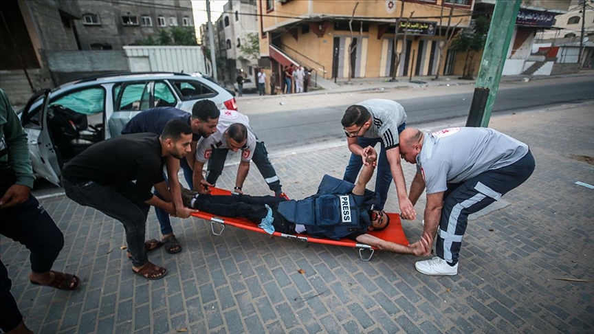İsrail'in Gazze saldırısında AA kameramanı Muhammed el-Alul ile foto muhabiri Mustafa Hassuna yaralandı