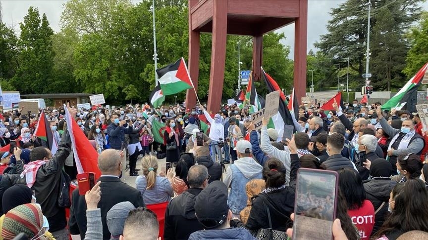 Protestors gather in front of UN in Geneva over Israeli attacks