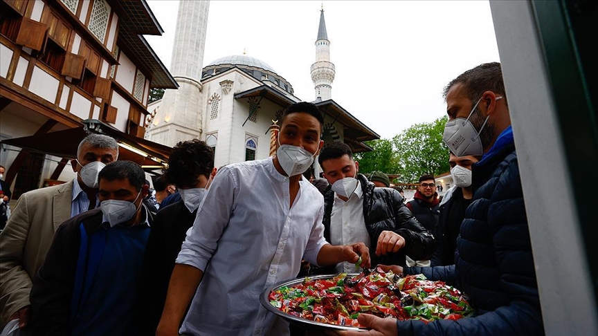 Dünyada Ramazan Bayramı kutlanıyor