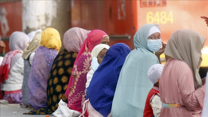 Muslims celebrate Eid al-Fitr amid coronavirus measures