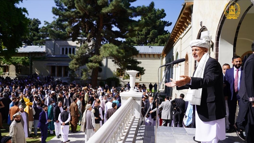 Afghan president insists on early polls for peace