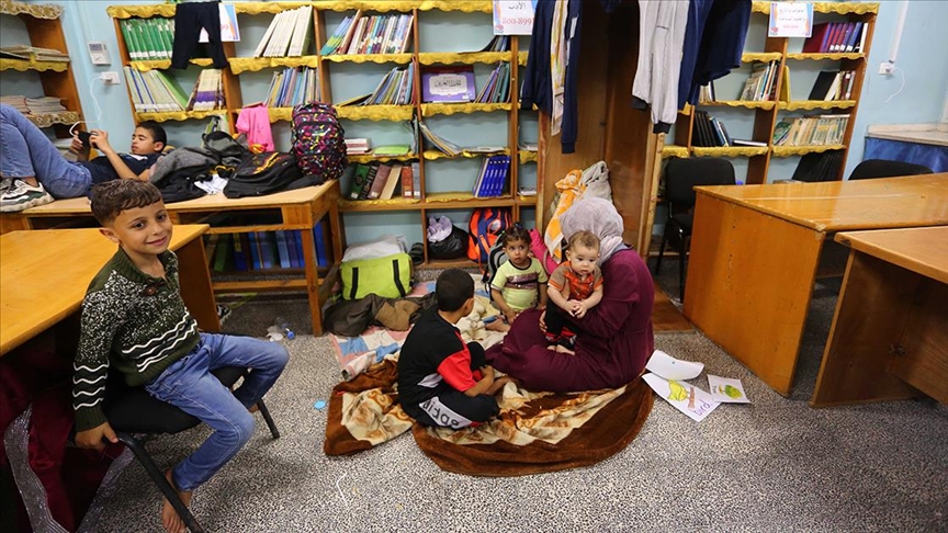 Gazzeli yüzlerce aile İsrail saldırıları nedeniyle bayramda evlerini terk etmek zorunda kaldı