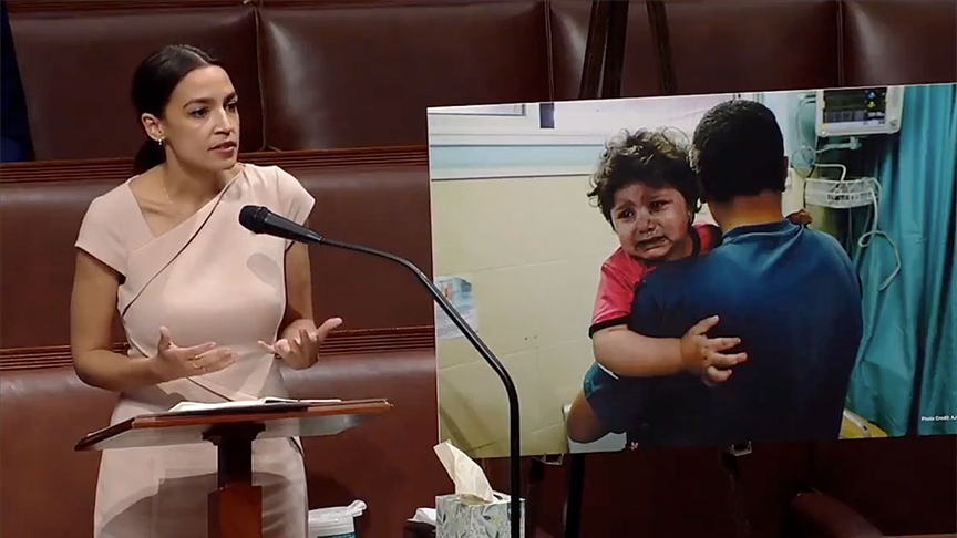 ABD'li Demokrat Vekil Ocasio-Cortez, Kongrede Filistin'i AA fotoğrafıyla anlattı